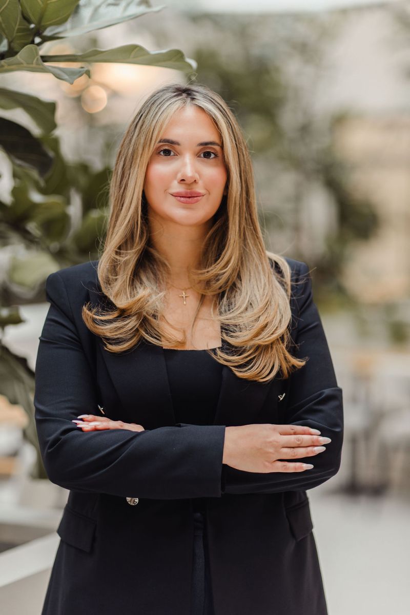 Sarah Zeitouni - standing_restaurant.jpg