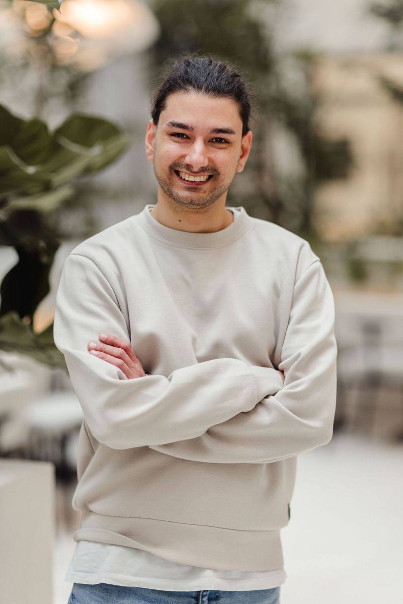 Sandro Alfaro Ferreira - standing_restaurant.jpg
